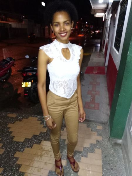 Julie Samira - ID: 154454