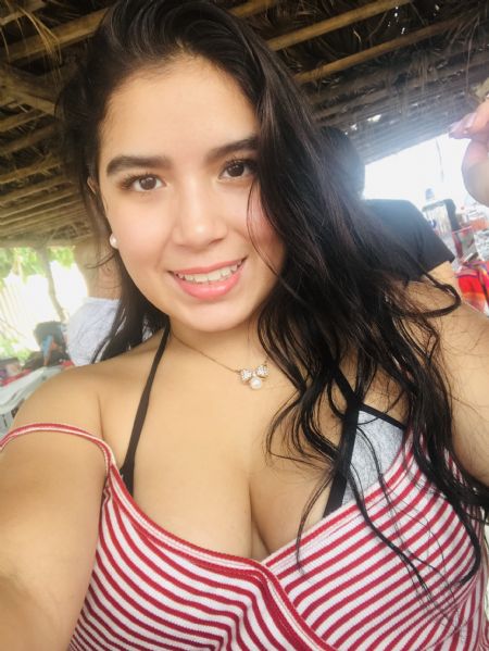 Daniela - ID: 195053