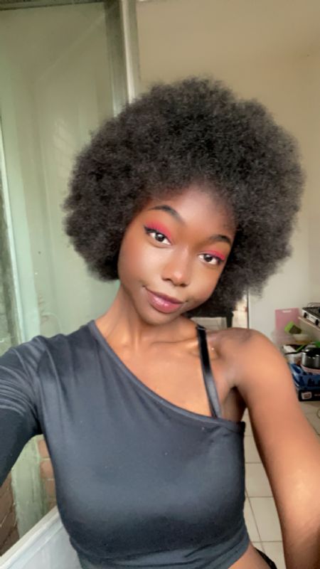 Daniela - ID: 355233