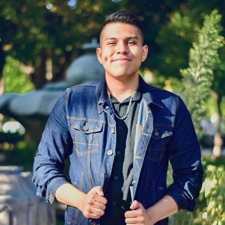 Alejandro - ID: 372721 - 697578