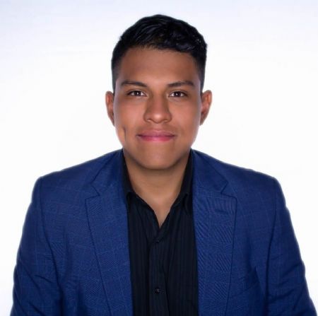Alejandro - ID: 372721 - 697579