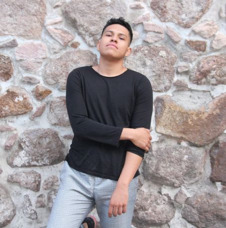 Alejandro - ID: 372721 - 697580