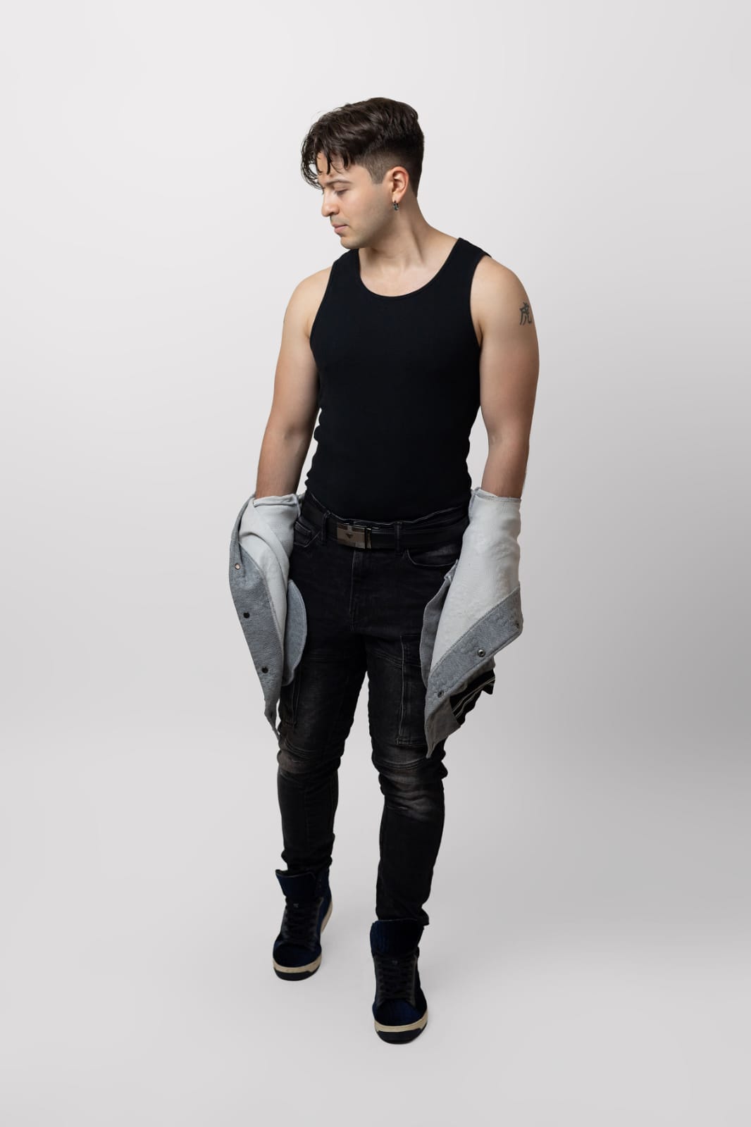 Darian Adrian - ID: 376143 - 745718