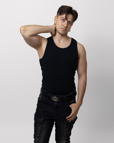 Darian Adrian - ID: 376143 - 745721