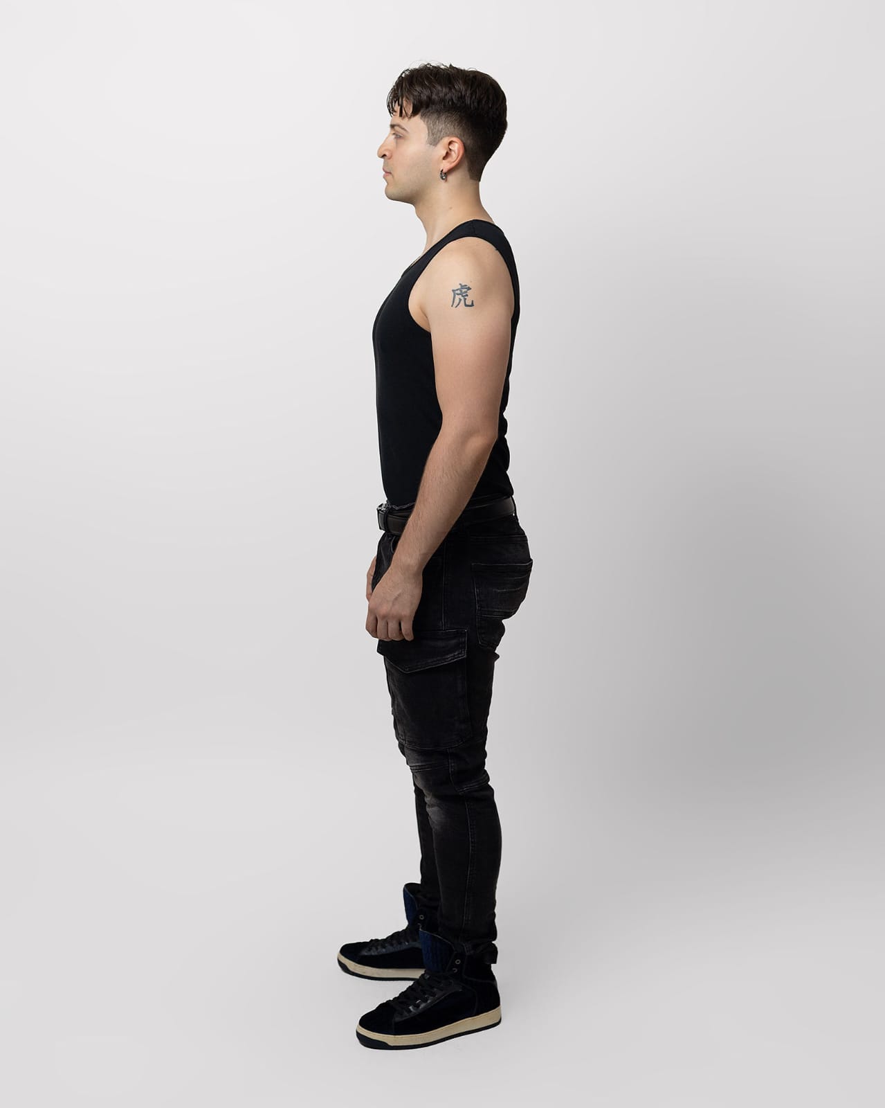 Darian Adrian - ID: 376143 - 745737