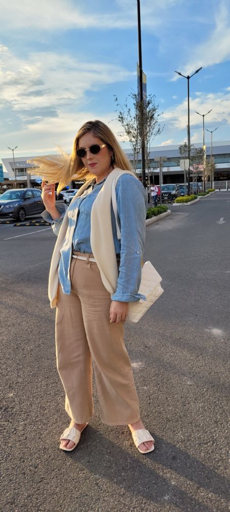 Priscilla - ID: 42994 - 810462